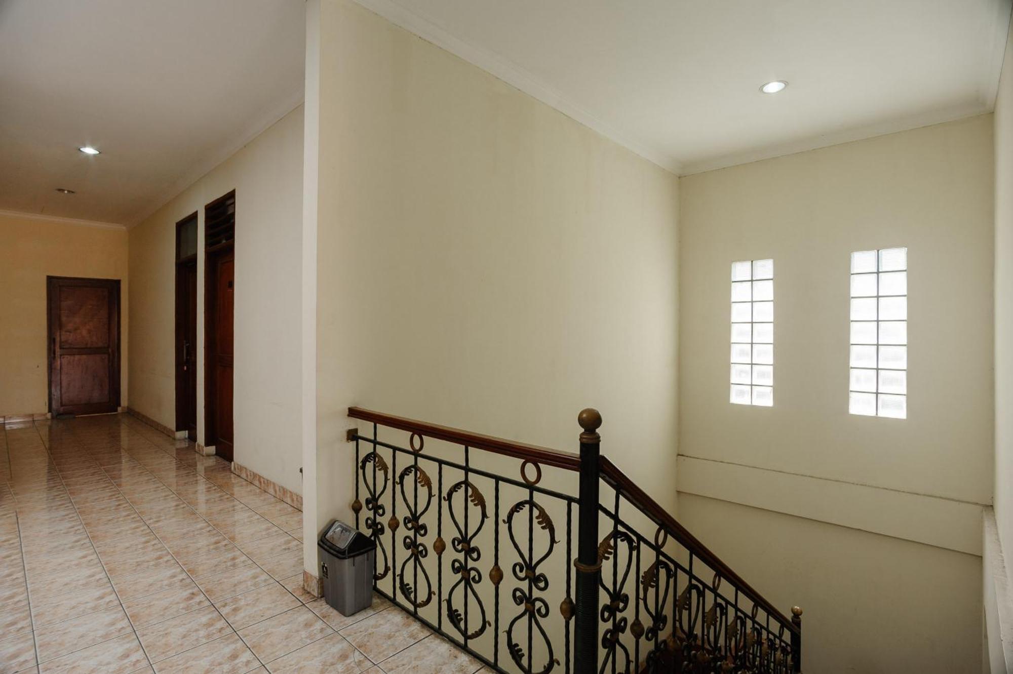 Reddoorz Syariah Near Aeon Mall Tanjung Barat Jakarta Exteriér fotografie